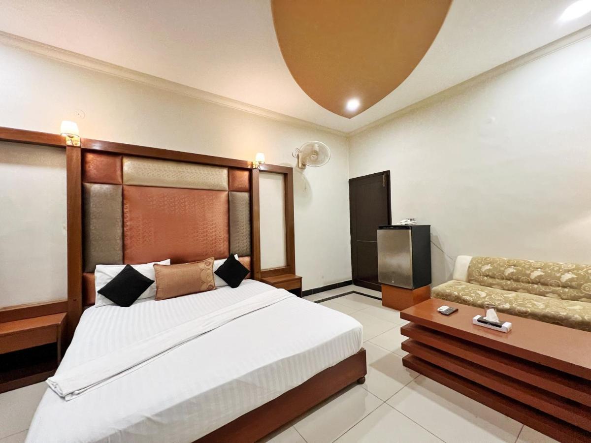Hotel Multan Dış mekan fotoğraf