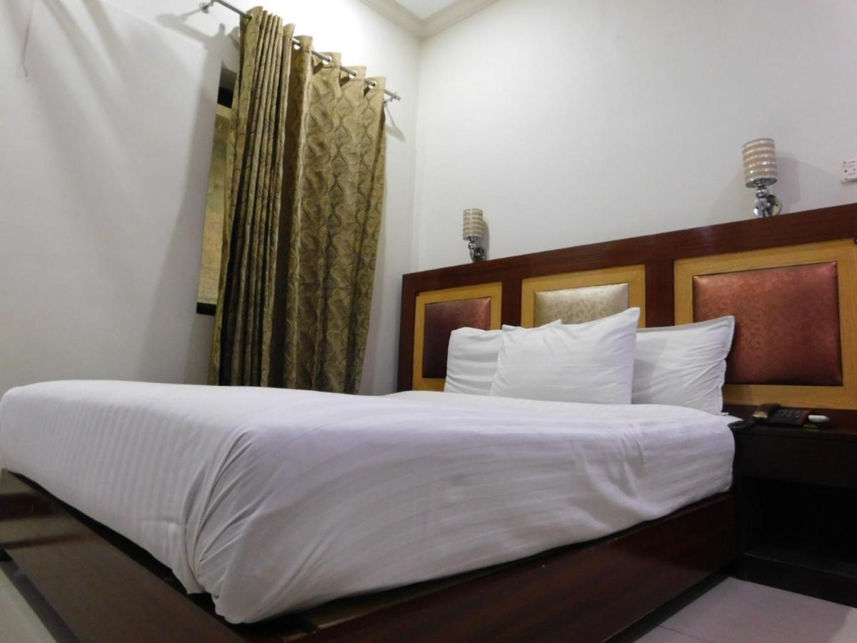 Hotel Multan Dış mekan fotoğraf